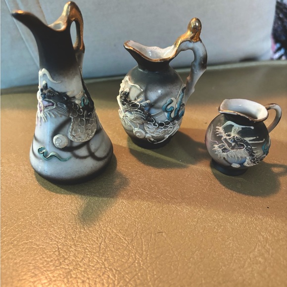 3 Vintage Japanese Miniature Dragon-ware Pitchers,Jug With Raised Blue Moriage - Picture 5 of 10